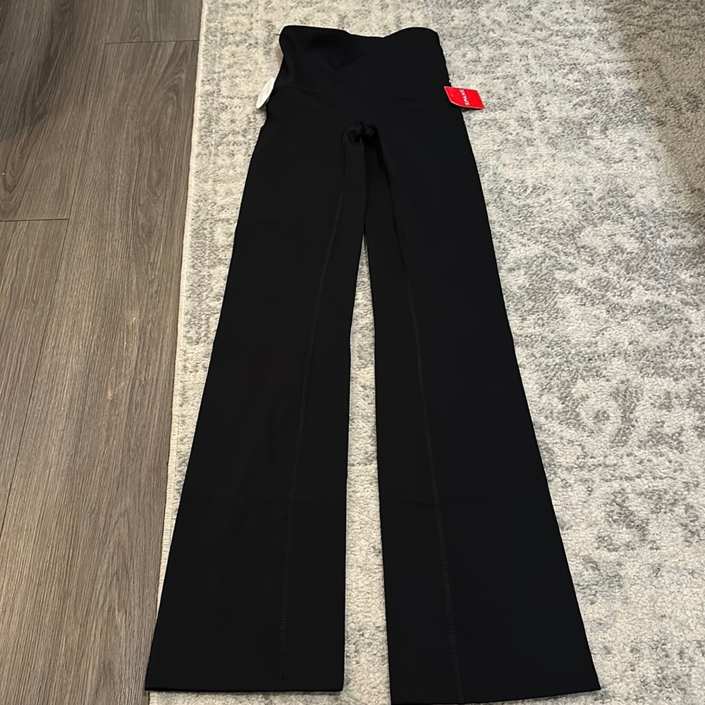 SPANX booty boost flare yoga pant size XS black NWT